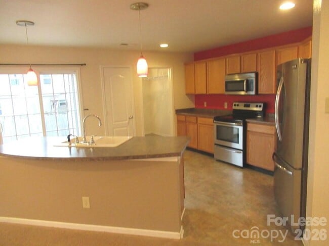 Building Photo - 122 Anastasia Ln