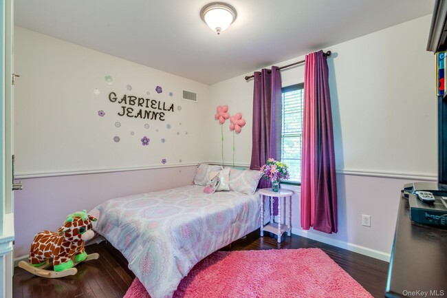 Building Photo - 16 Primrose Ln