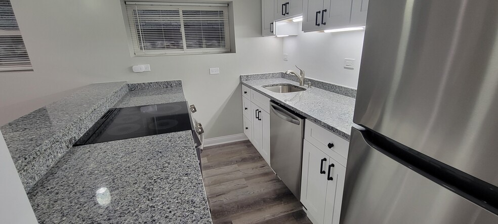 Building Photo - 3110 N Western Ave