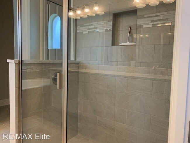 Building Photo - 3 br, 2 bath House - 8373 Loren Cove Dr