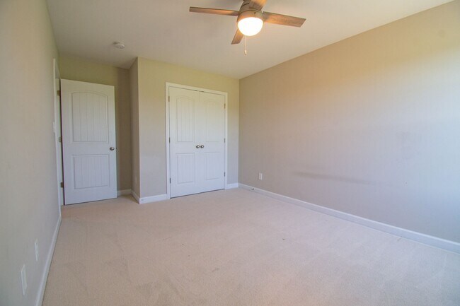 Building Photo - Available July 1! 4 Bedroom 2.5 Bathroom