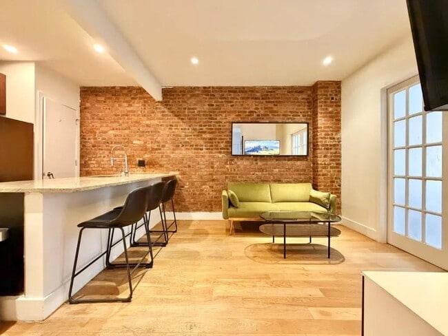 Building Photo - 1694 Park Ave