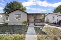 Building Photo - Cute St Pete Bungalow 3/1