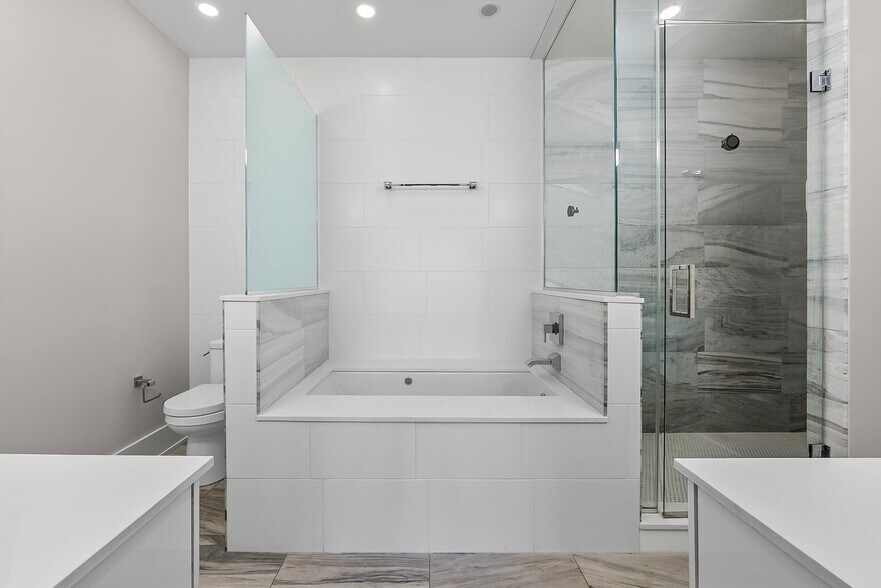 Building Photo - 2814 W North Ave