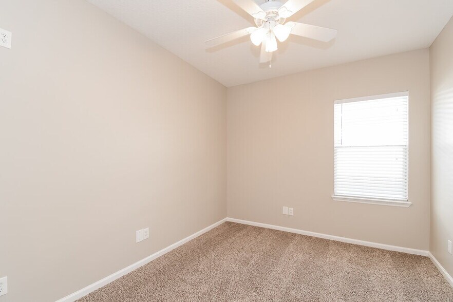 Building Photo - 3092 Litchfield Dr