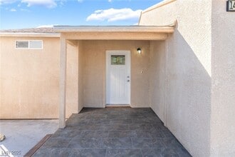 Building Photo - 1416 Cholla Way