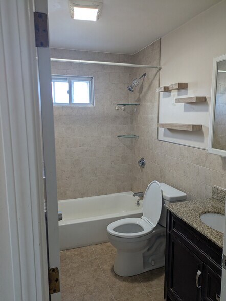 Building Photo - 31 Chaucer St