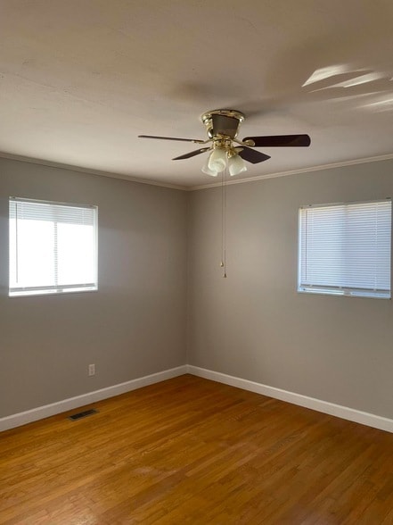 Building Photo - 3840 Forestview Dr NW