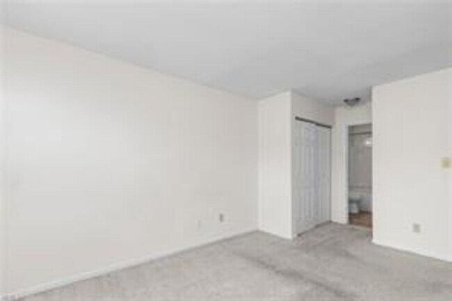 Building Photo - 355 Lee's Ml Dr