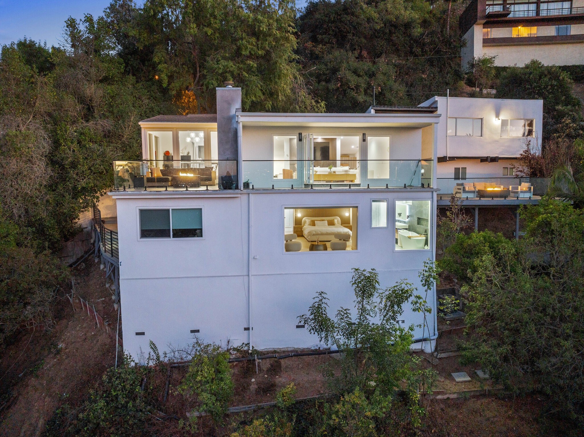 Full House - 3541 Multiview Dr