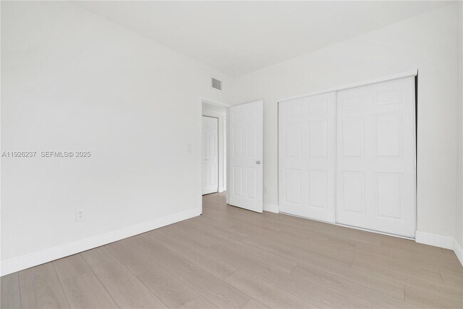 Building Photo - 963 SW 6th St