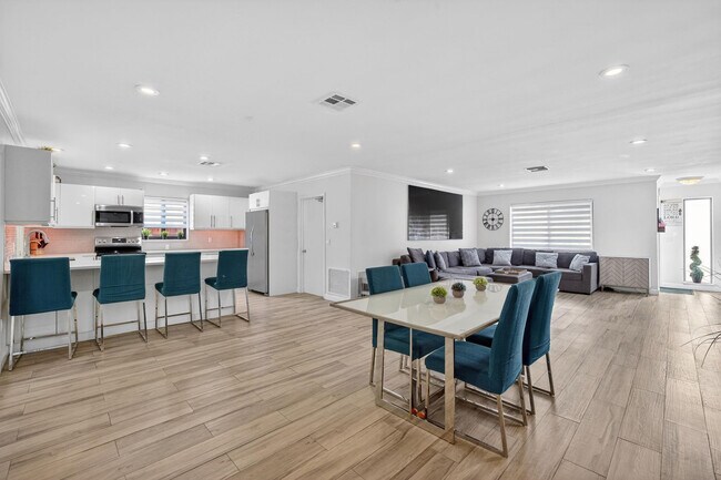 Building Photo - 407 SE 5th St