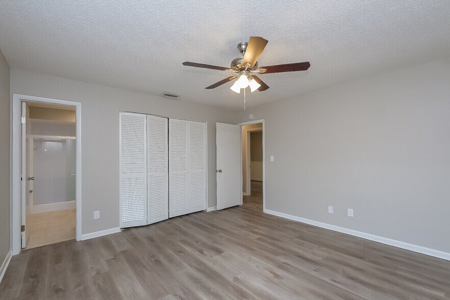 Building Photo - 15709 Squirrel Tree Pl