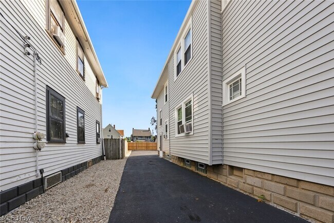 Building Photo - 3904 Ardmore Ave