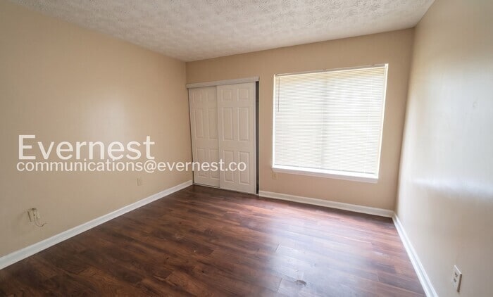 Building Photo - 3575 Oakvale Rd