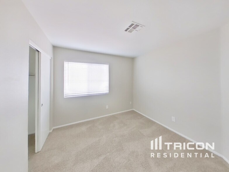 Building Photo - 8334 W Baxter Dr