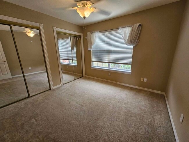 Building Photo - 6605 NW Willow Tree Cir