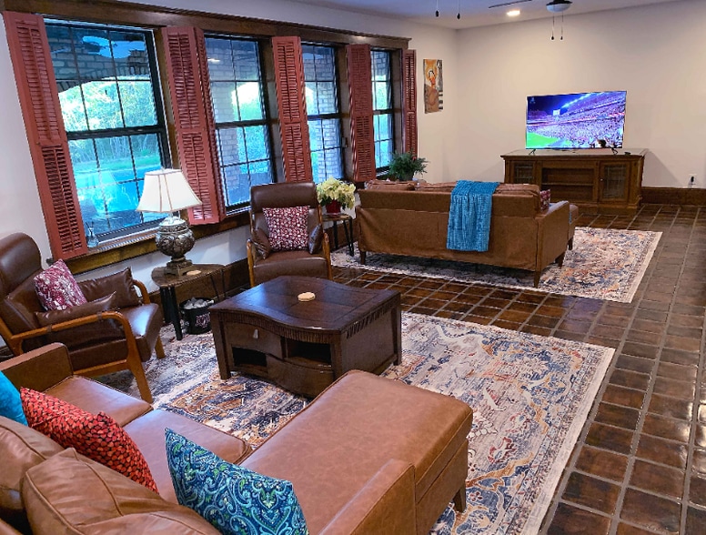 Building Photo - 37 Pamela Ln