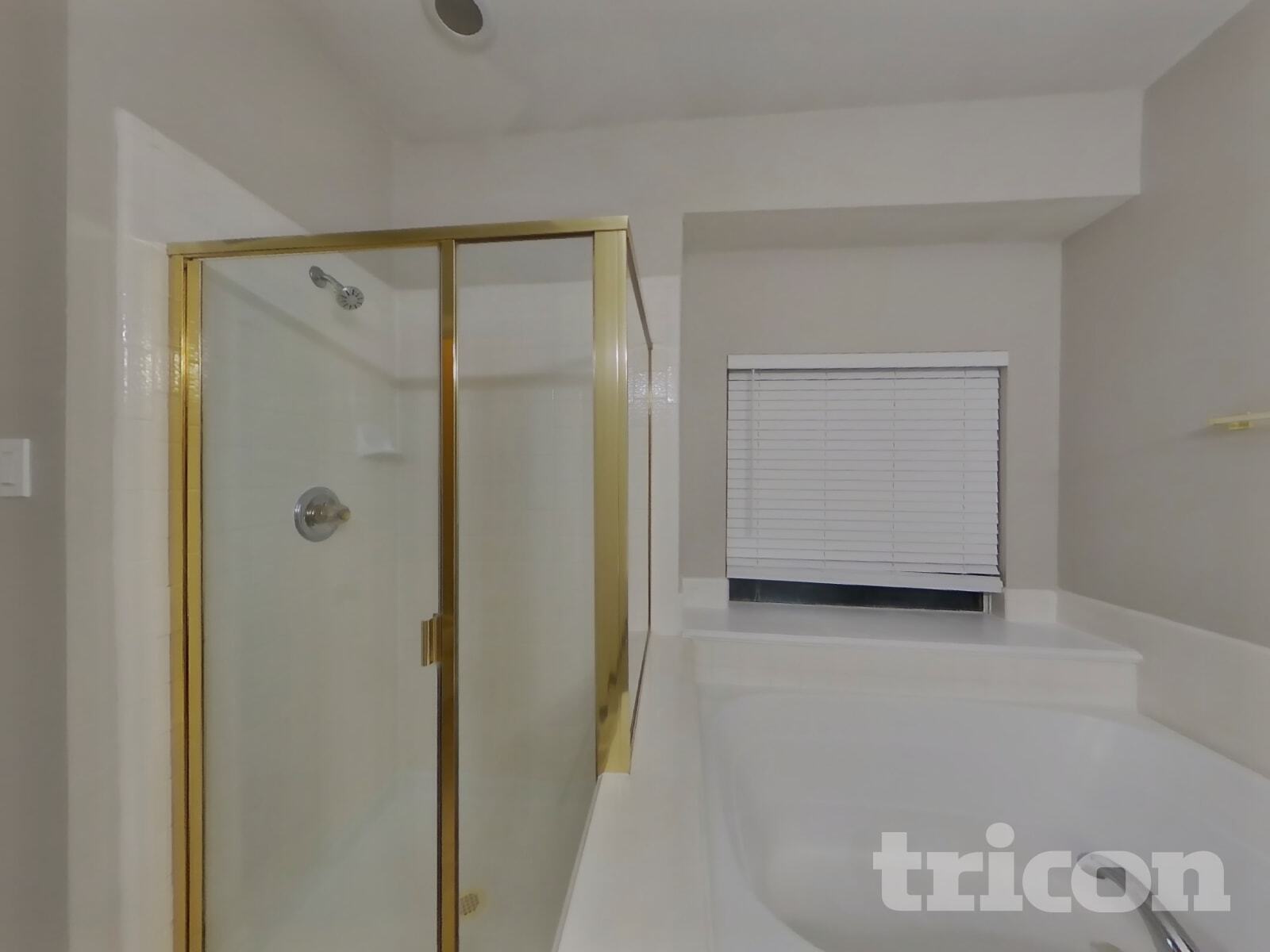 Building Photo - 2304 Greenview Dr