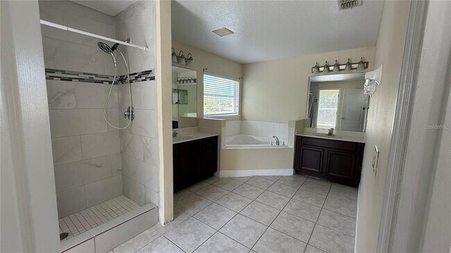 Building Photo - 979 Hacienda Cir
