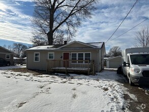 Building Photo - Three bedroom, One bath home with 2 1/2 De...