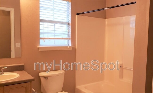 Building Photo - 2488 Gulf Breeze Ave