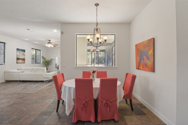 Building Photo - 5 Oak Crest Cir