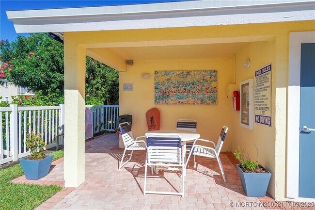 Building Photo - 5596 NE Gulfstream Way