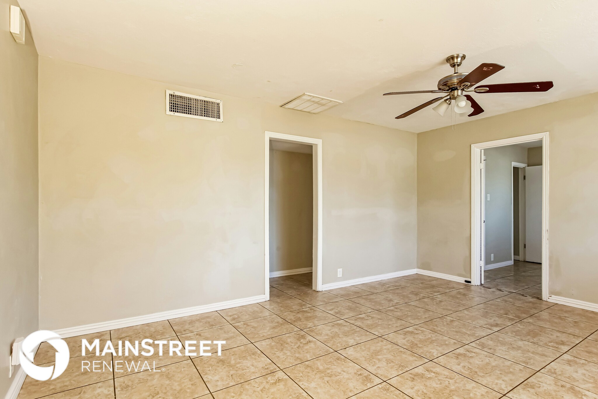 Building Photo - 2325 W Pinchot Ave