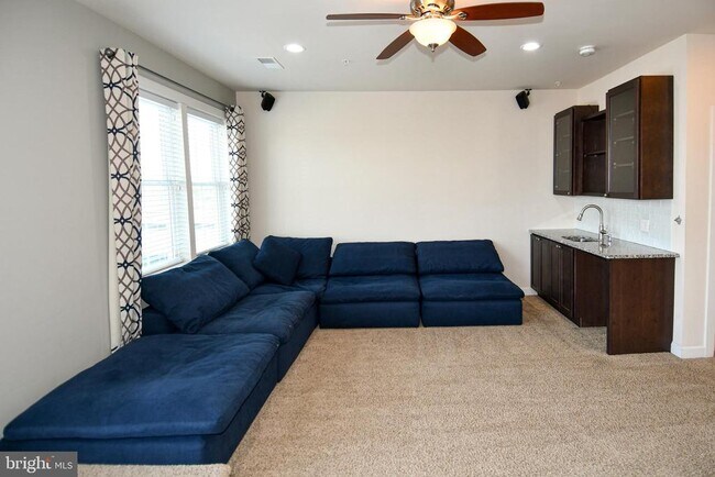 Building Photo - 409 Hydrangea Place