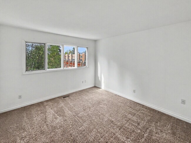 Building Photo - 3114 W 34th Ave
