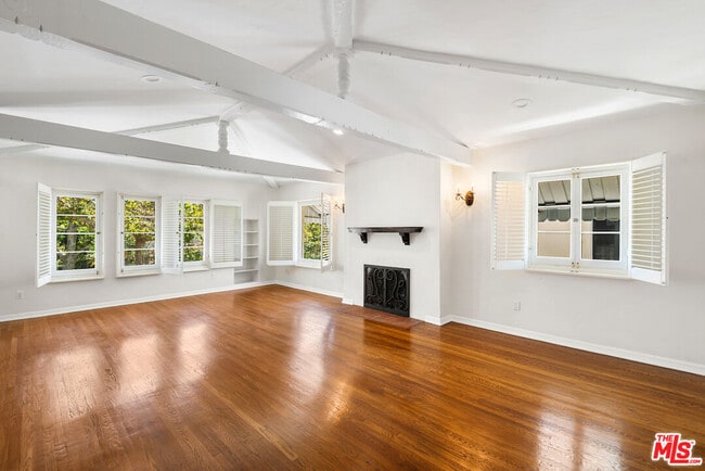 Building Photo - 119 N Orange Dr