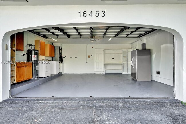 Building Photo - 16453 NE 33rd Ave