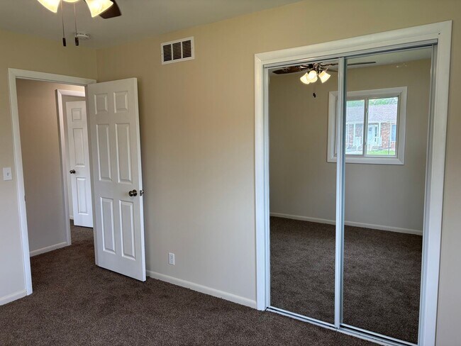 Building Photo - 3 Bedroom, 2.5 Bath Single Family Home w/2...