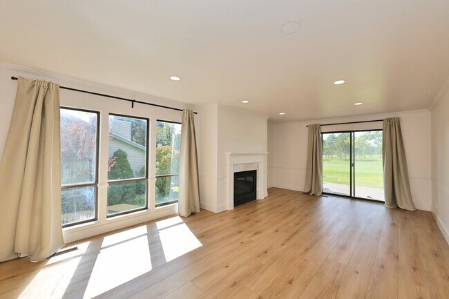Building Photo - 4498 W Skye Dr