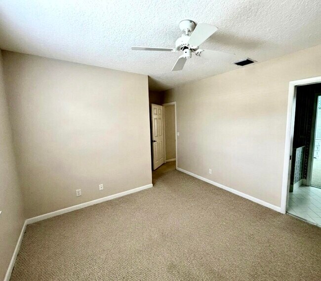 Building Photo - 23426 Alzira Cir