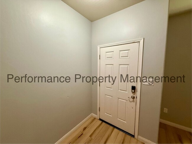 Building Photo - Spacious 4 Bed/2 Bath S Bakersfield Home w/ RBP & $0 Deposit Option