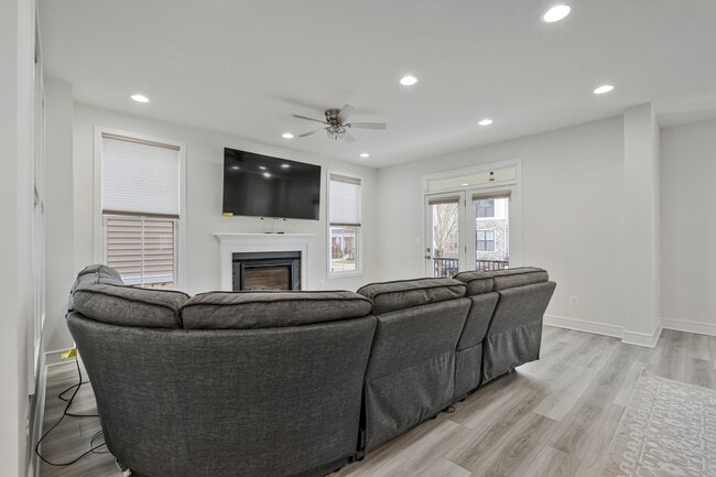 Building Photo - 22956 Aurora Vw Dr