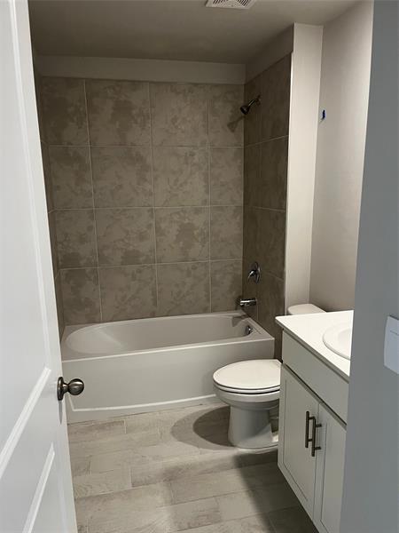 Building Photo - 2807 34th St SW