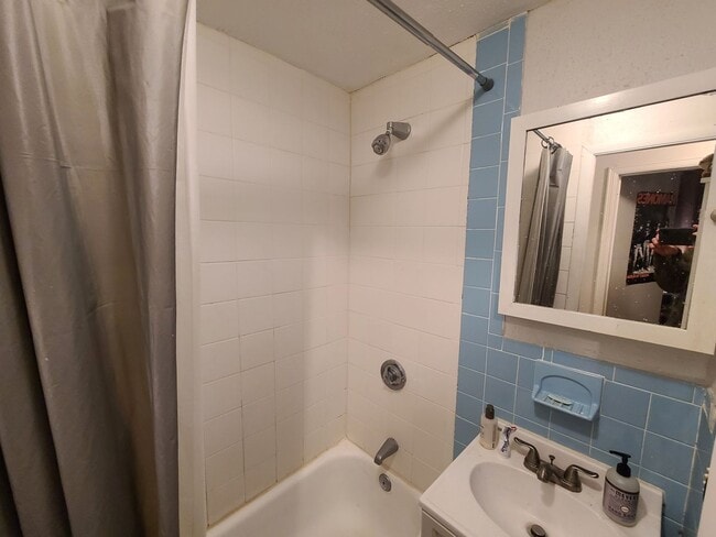 Building Photo - Close to T stop - Cleveland Circle - On site laundry