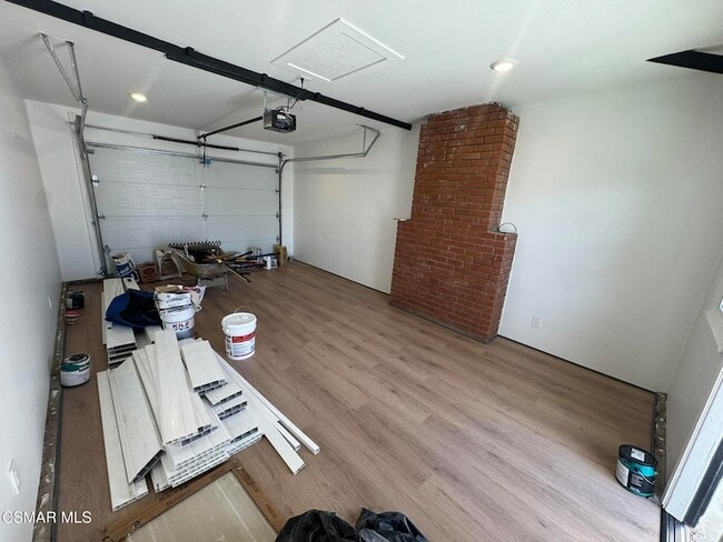 Building Photo - 21420 Chatsworth St