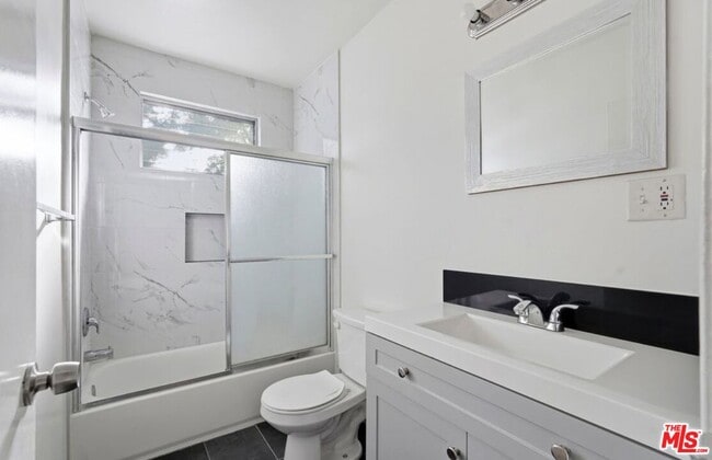 Building Photo - 1475 S Wooster St