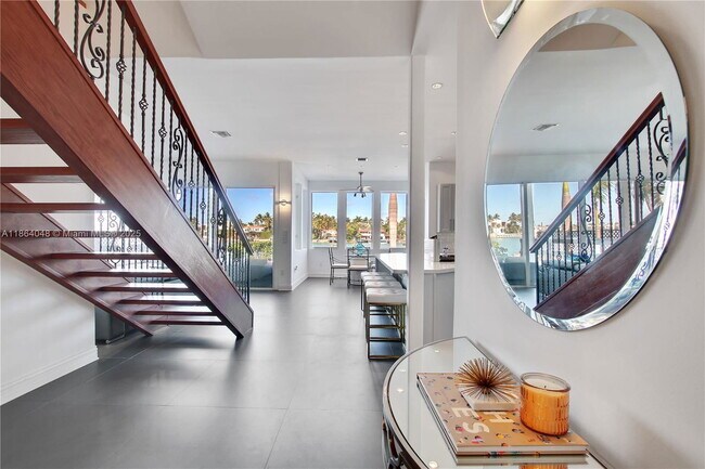 Building Photo - 257 N Coconut Ln