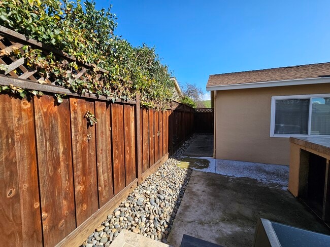 Building Photo - 119 Houlton Ct