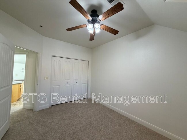 Building Photo - 449 W 500 N