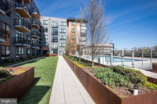 Building Photo - 145 Riverhaven Dr