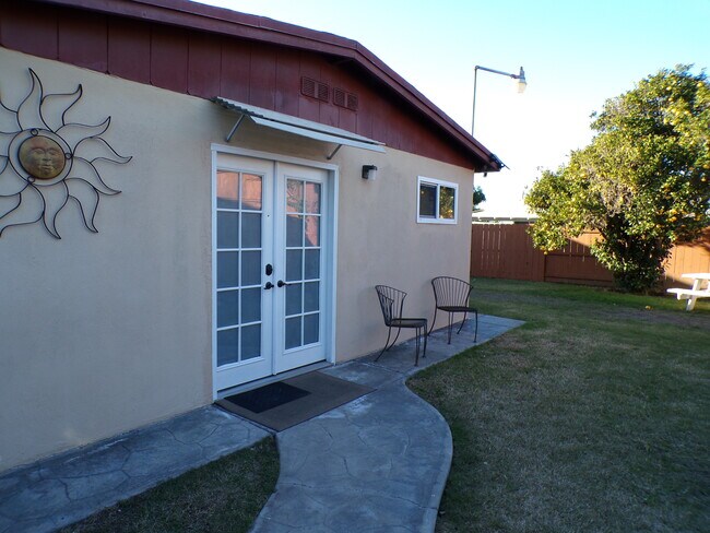 Building Photo - 739 Twin Oaks Ave