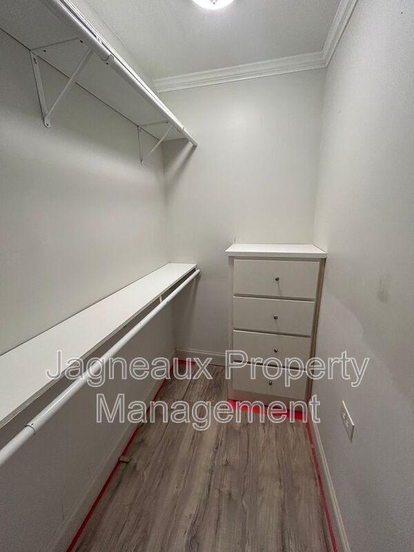 Building Photo - 416 Rue Canard