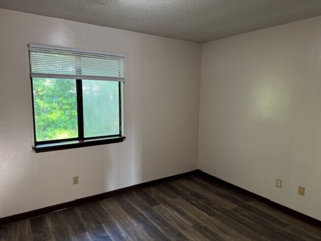 Building Photo - 201 Shipman Rd