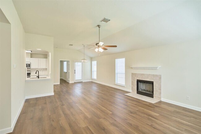 Building Photo - 354 Fantasy Ln